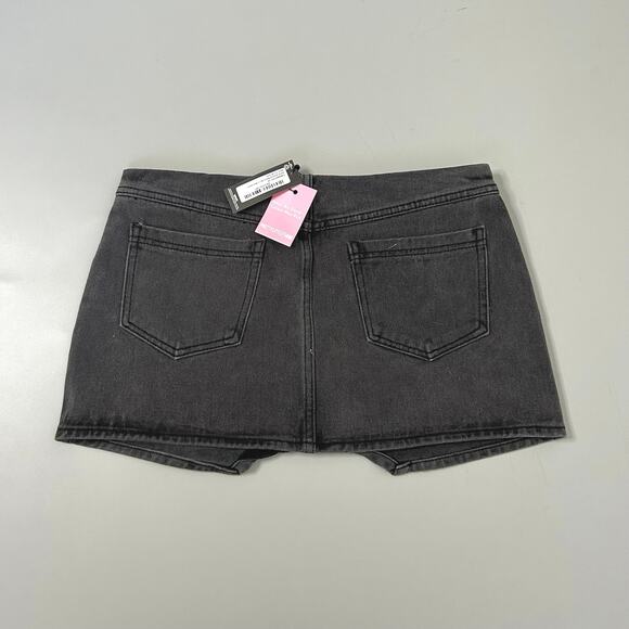 Pretty Little Thing Petite Washed Micro Mini Denim Skirt in Black - Picture 5 of 8
